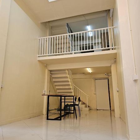 Luca Hostel Бангкок Экстерьер фото