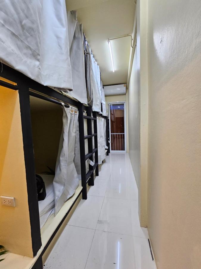 Luca Hostel Бангкок Экстерьер фото