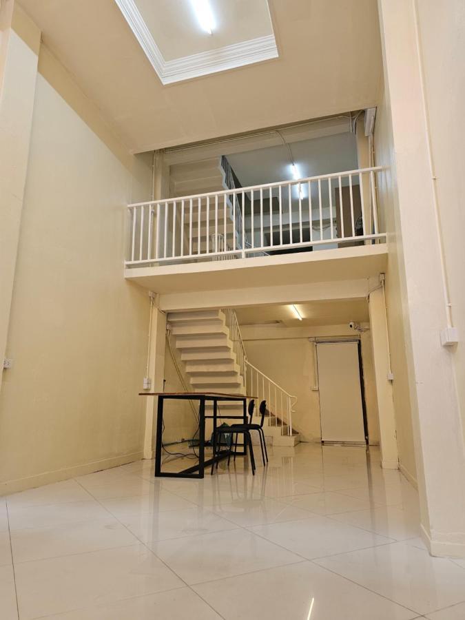 Luca Hostel Бангкок Экстерьер фото